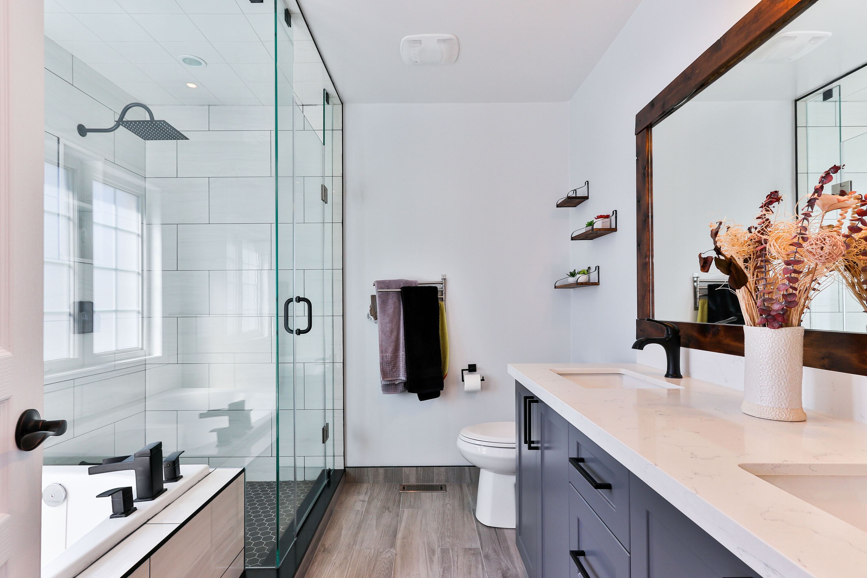 Functionality and Beauty in a Small Bathroom